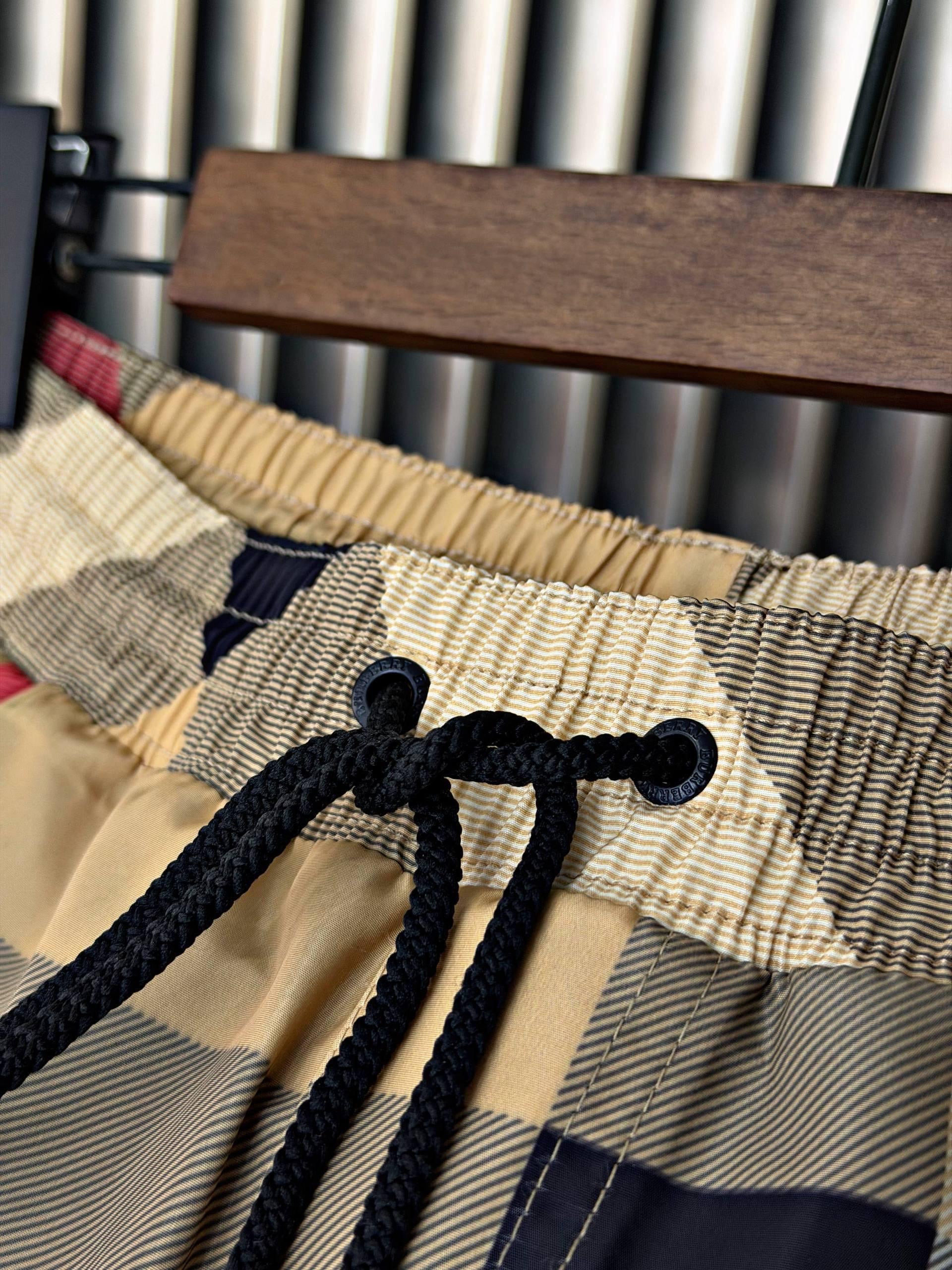 Burberry Deniz Şort