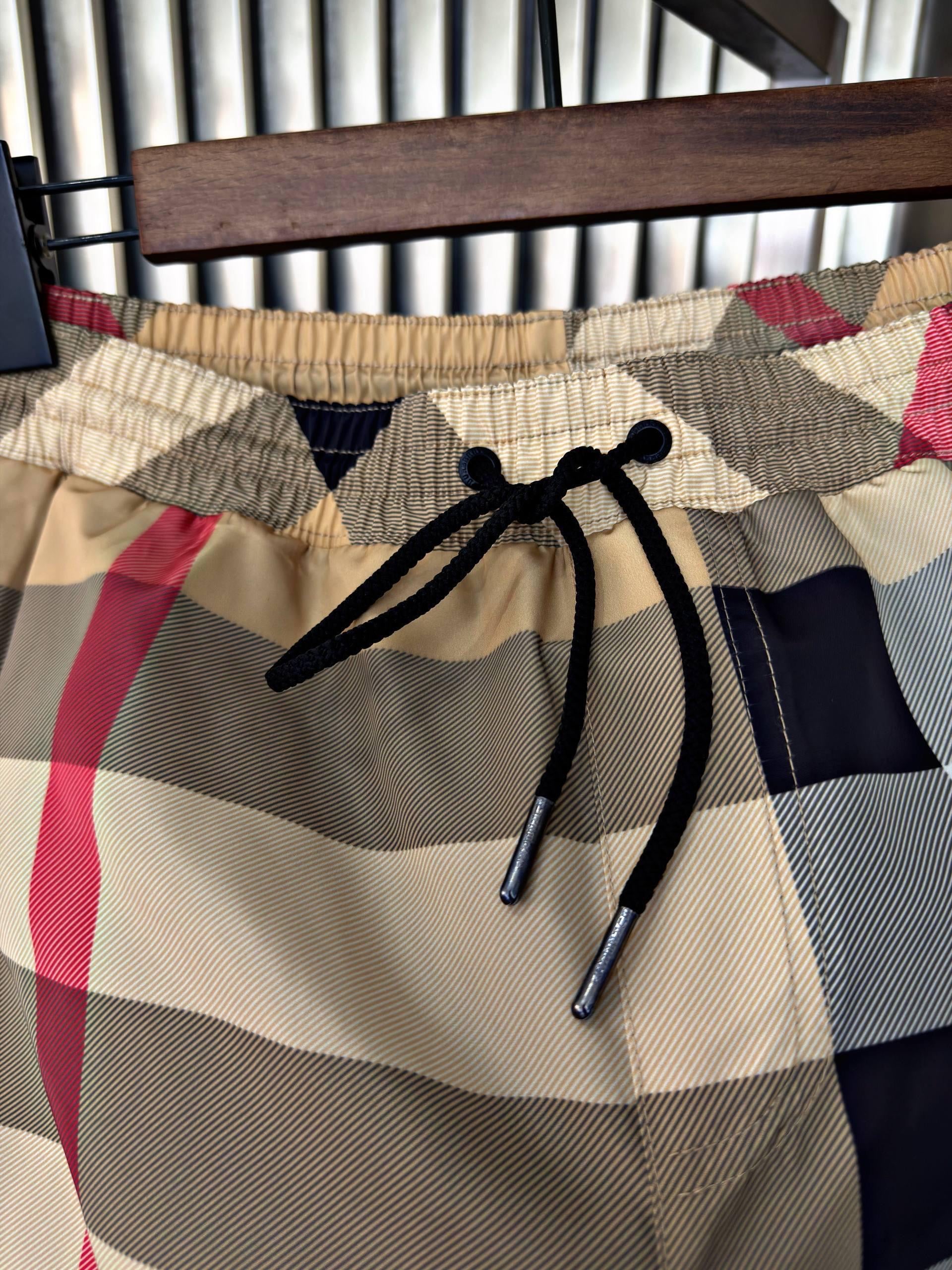 Burberry Deniz Şort