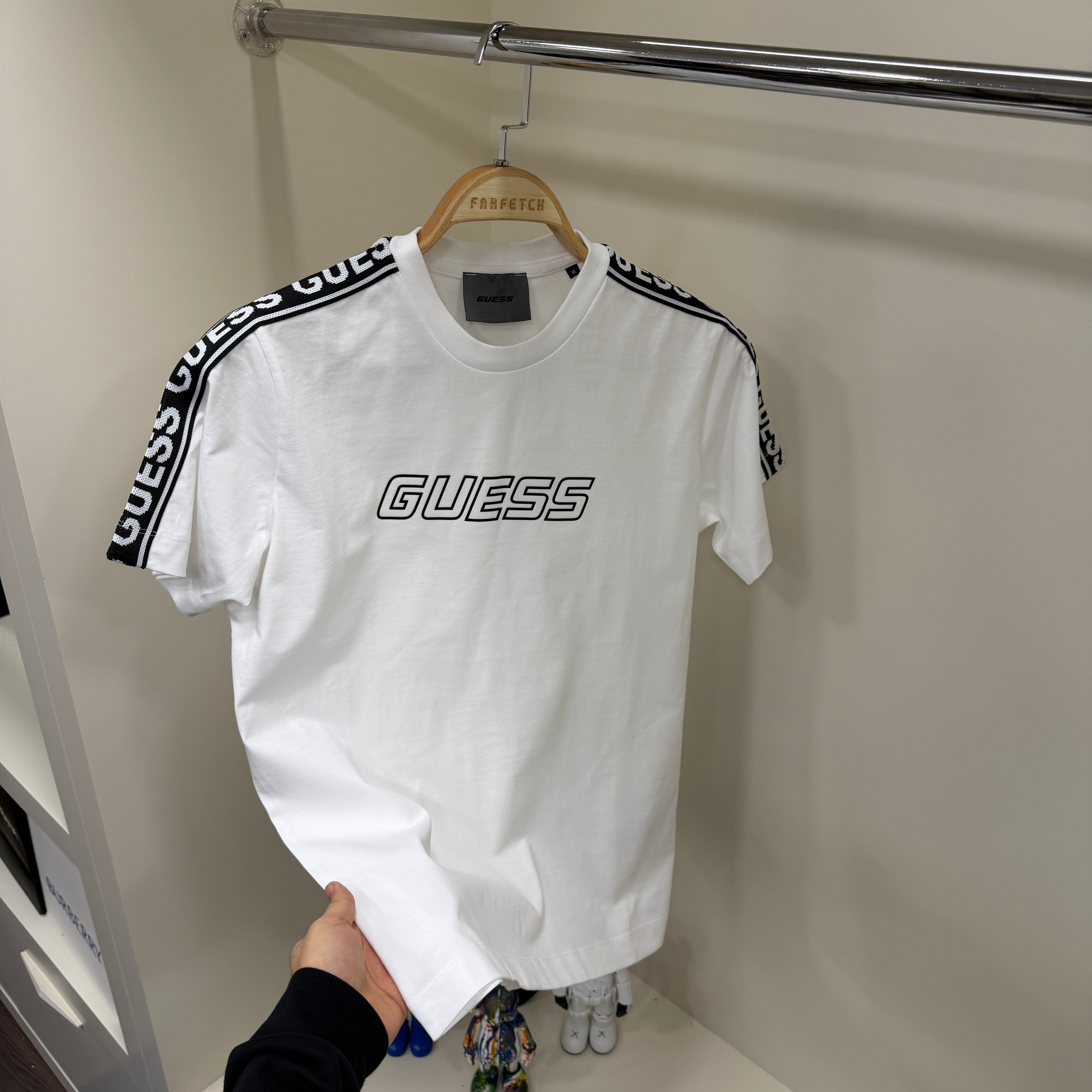 Guess Omuz Detay Baskı Beyaz T-Shirt