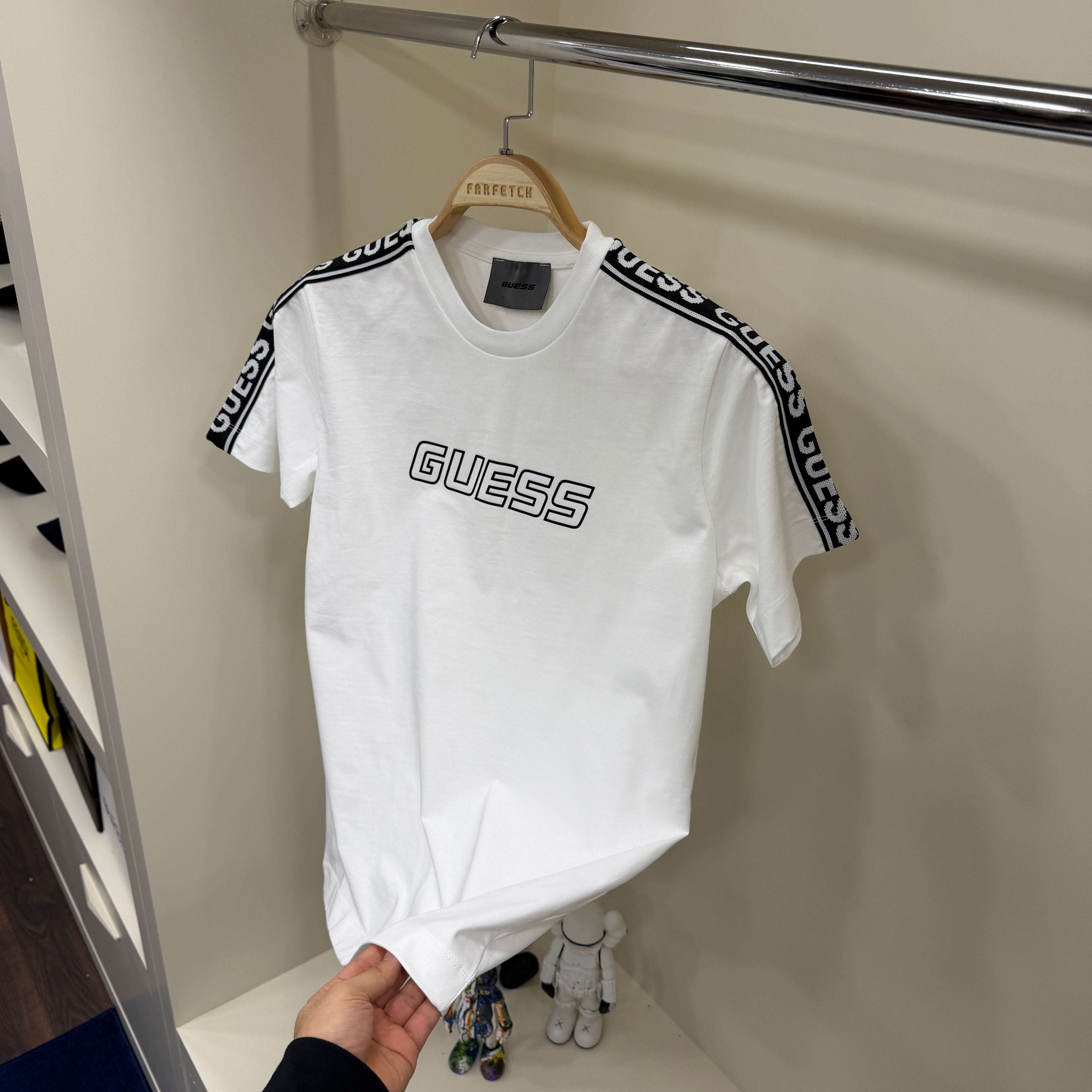 Guess Omuz Detay Baskı Beyaz T-Shirt
