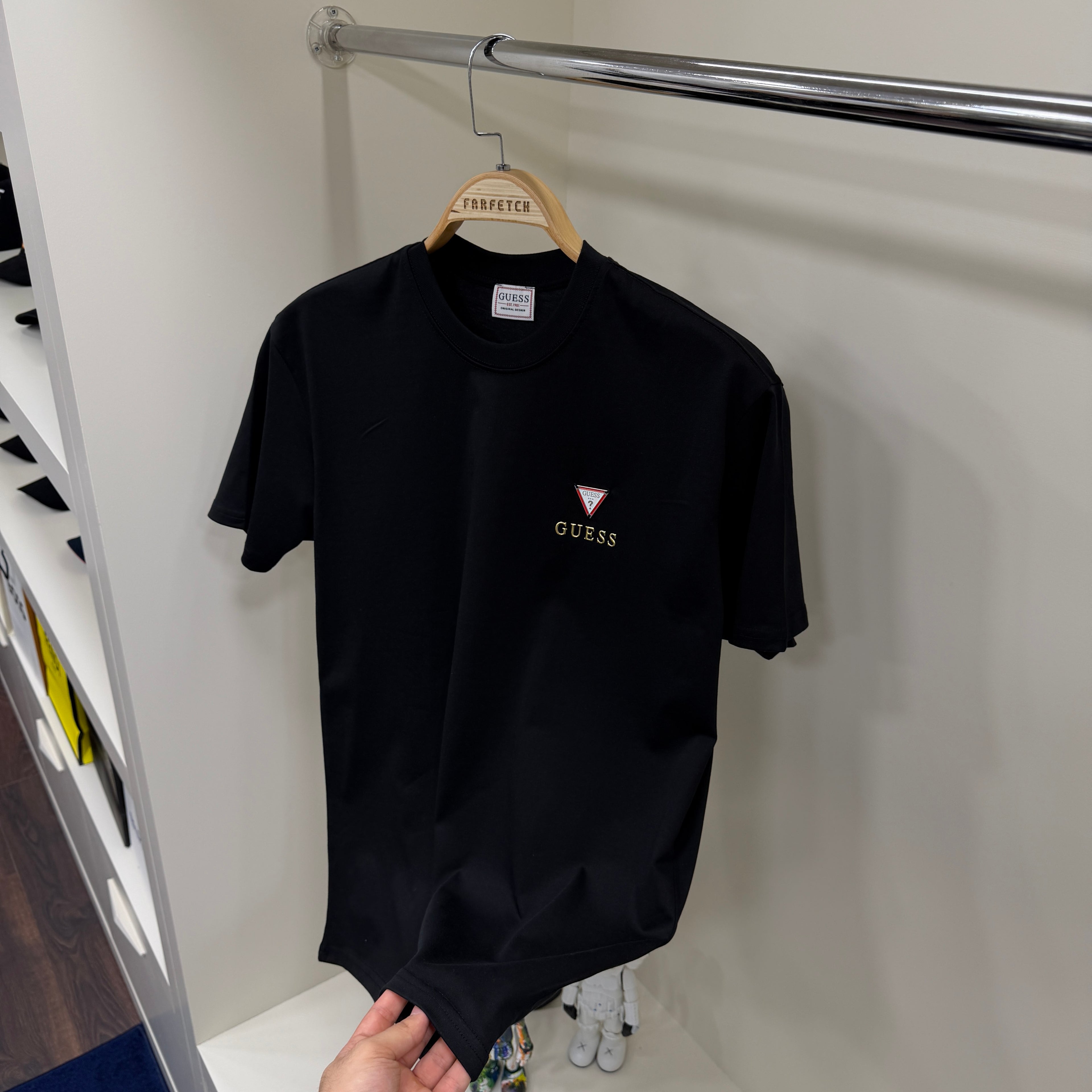 Guess Göğüs Detay Baskı Siyah T-Shirt