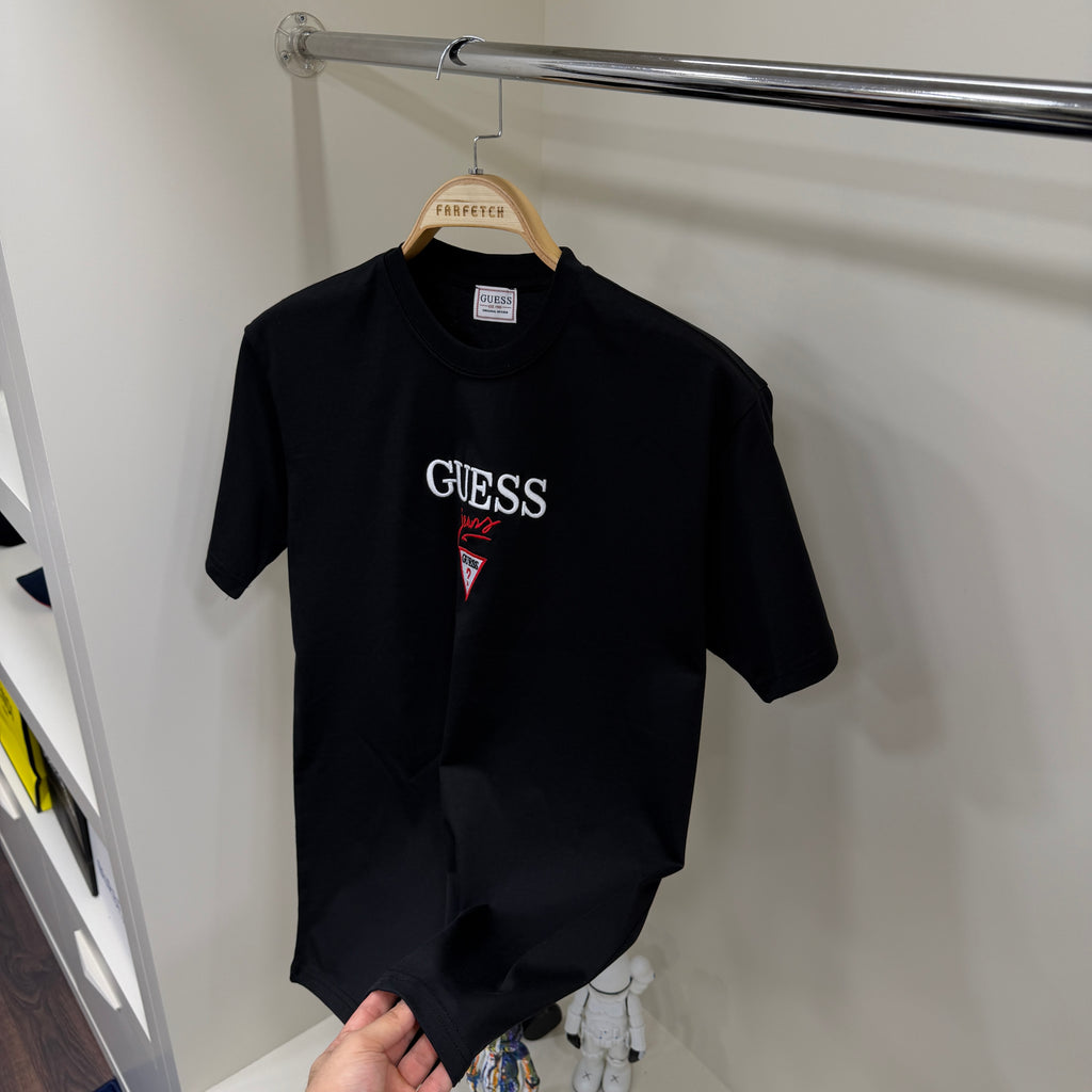 Guess Göğüs Nakış Detay Siyah T-Shirt