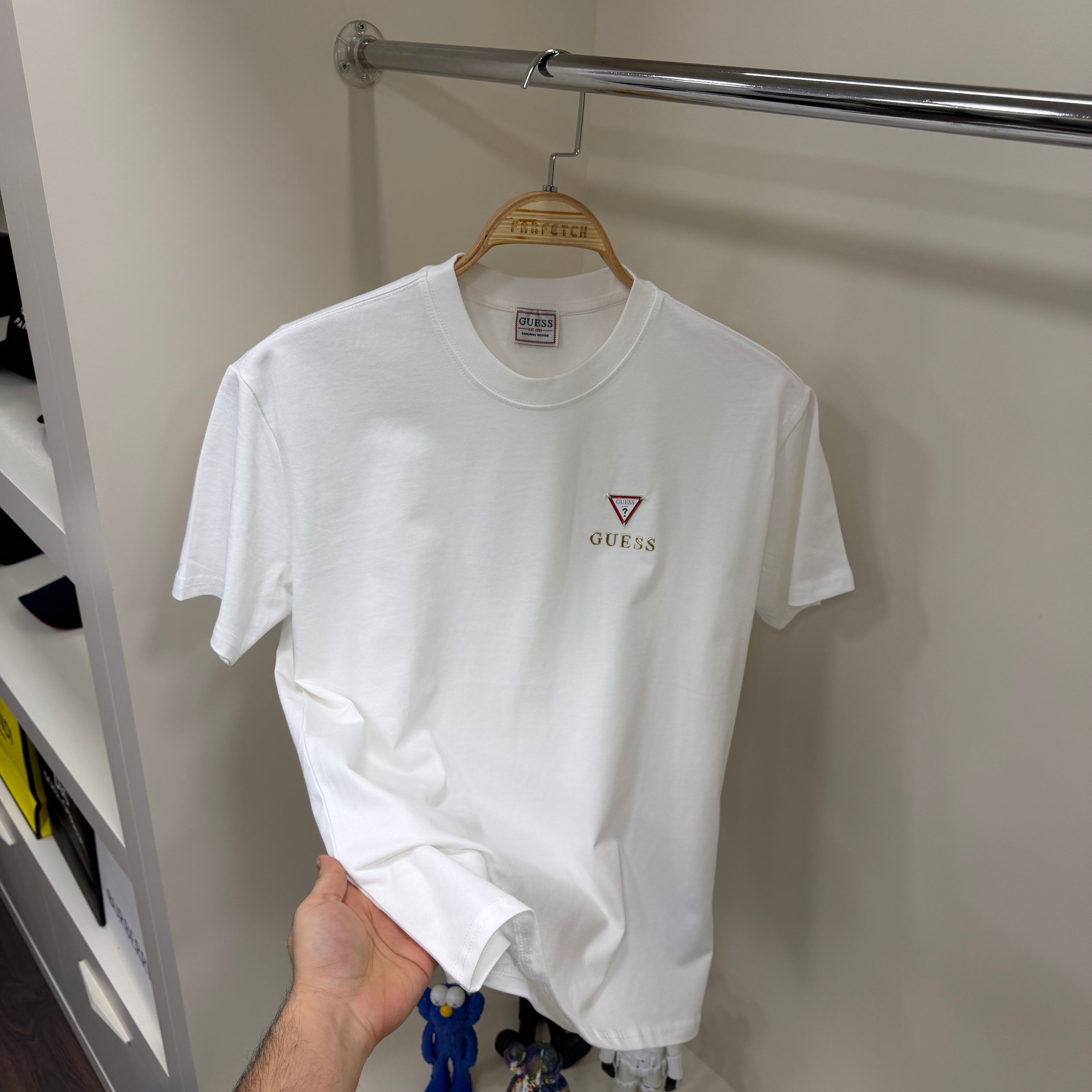 Guess Göğüs Detay Beyaz T-Shirt