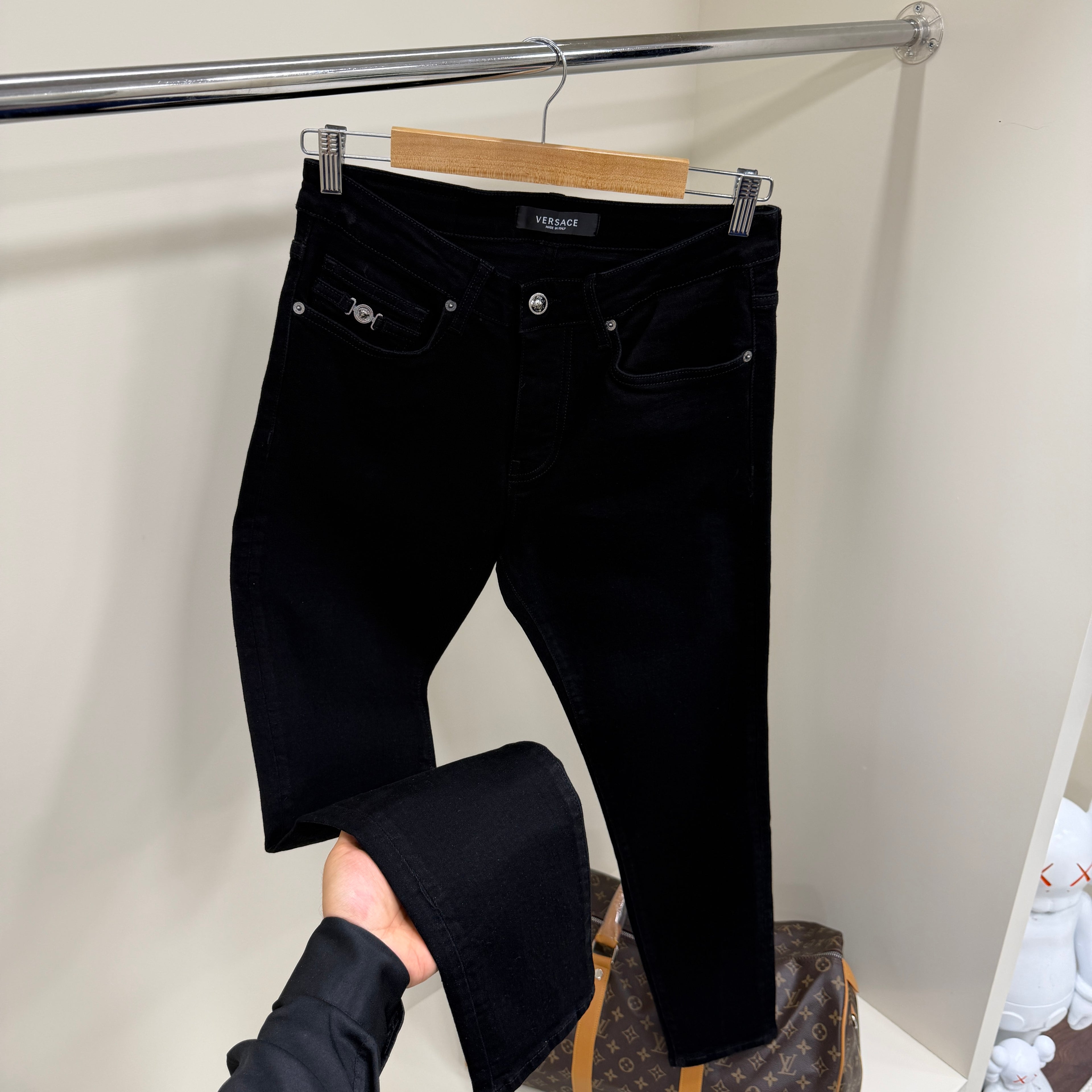 Versace Taşlanmış Siyah Kot Pantolon