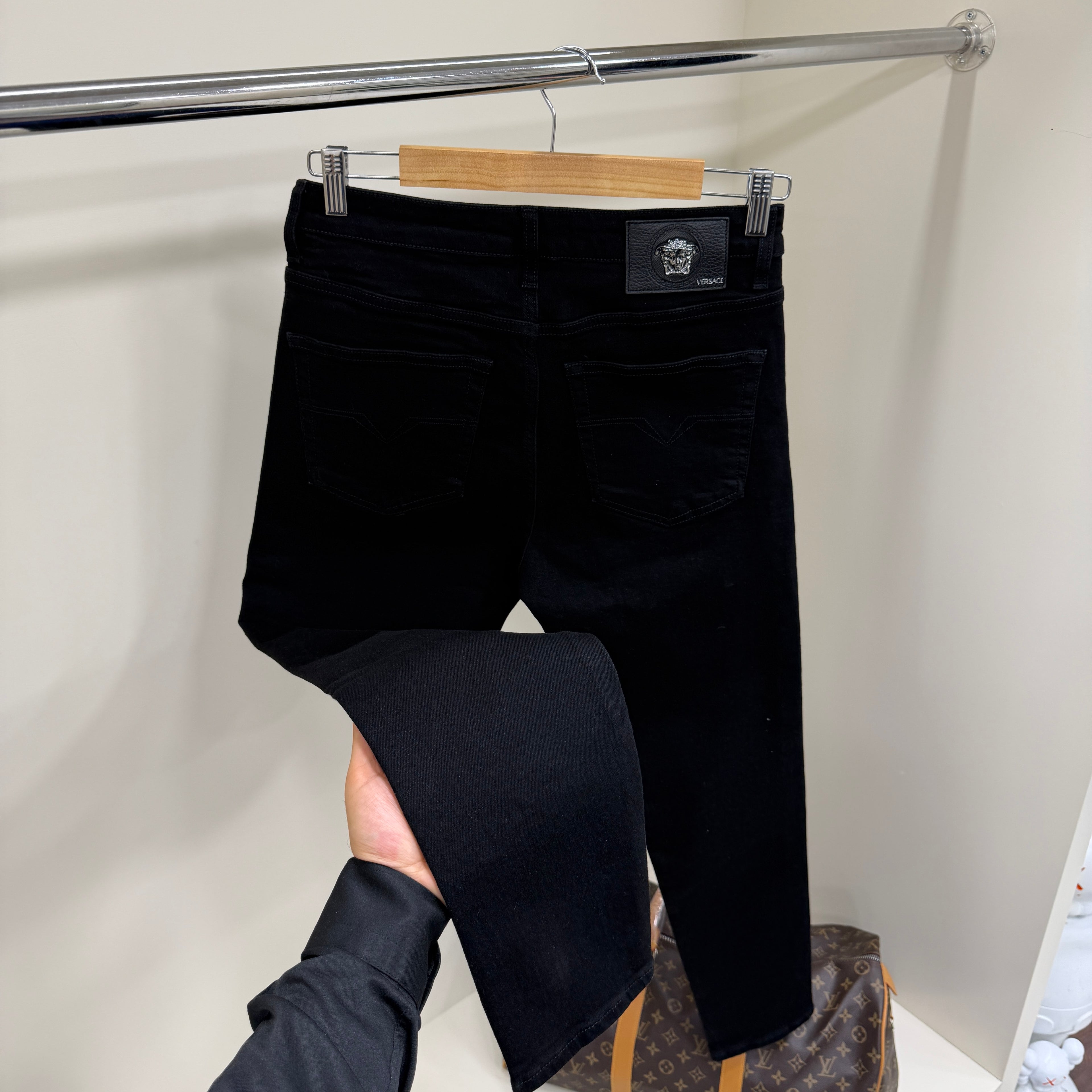 Versace Taşlanmış Siyah Kot Pantolon